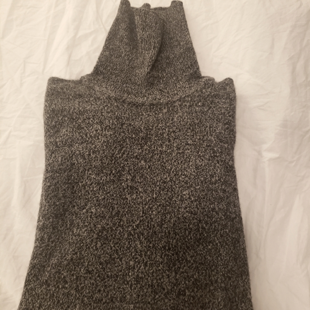 LORD & TAYLOR Gray Cashmere Turtleneck